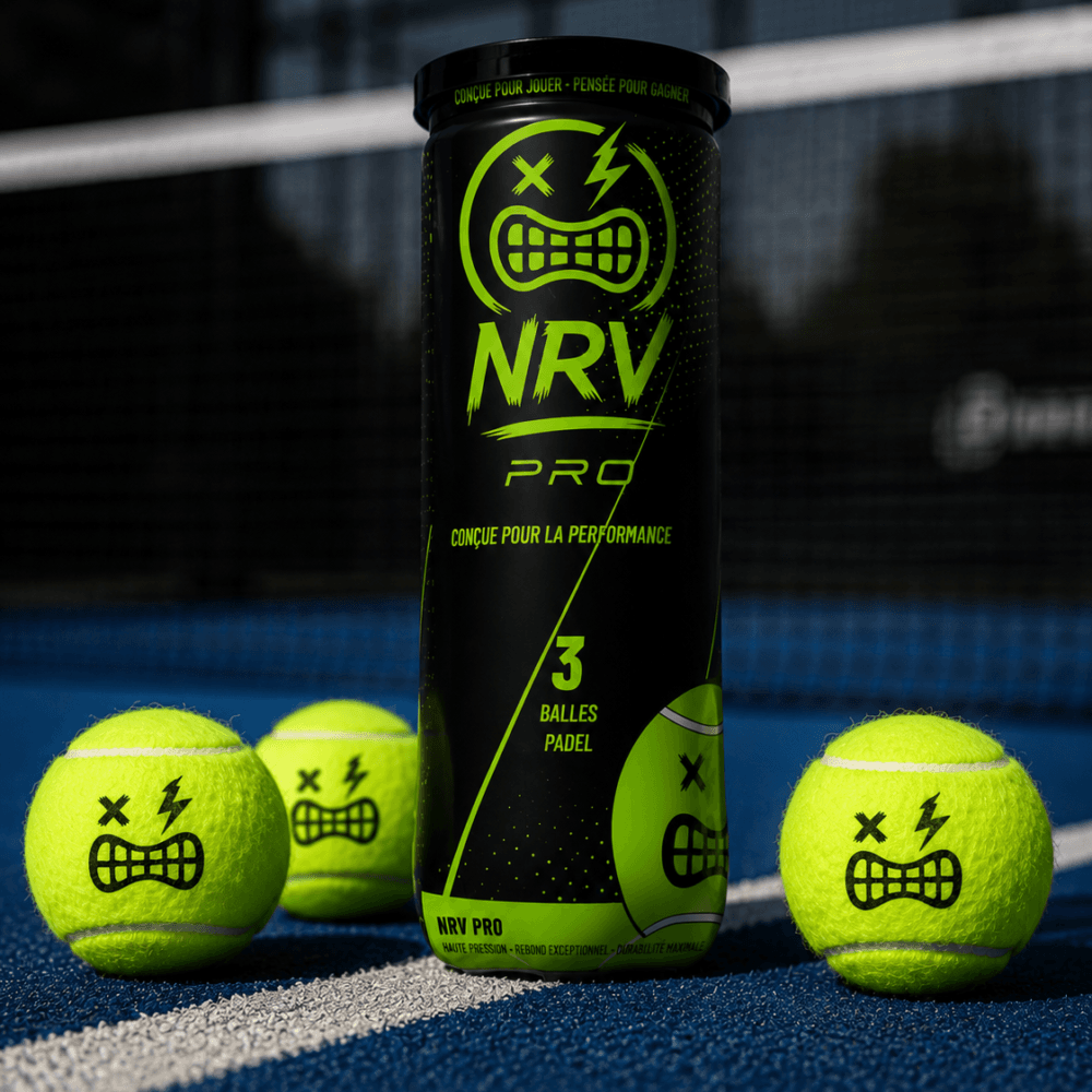 Tube de balles de padel NRV PRO sur terrain
