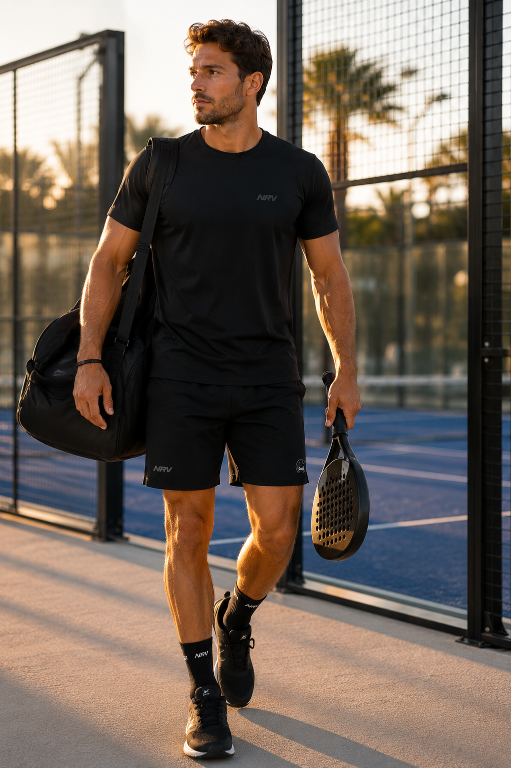tenue-padel-nrv-noire-homme-terrain Ensemble Maillot + Short NRV — Full Black – Image 1